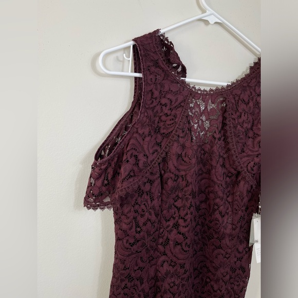 WHBM Elegant Lace Cold Shoulder Dress Burgundy Wedding Events Cocktail Sz 6 NWT - Picture 4 of 16